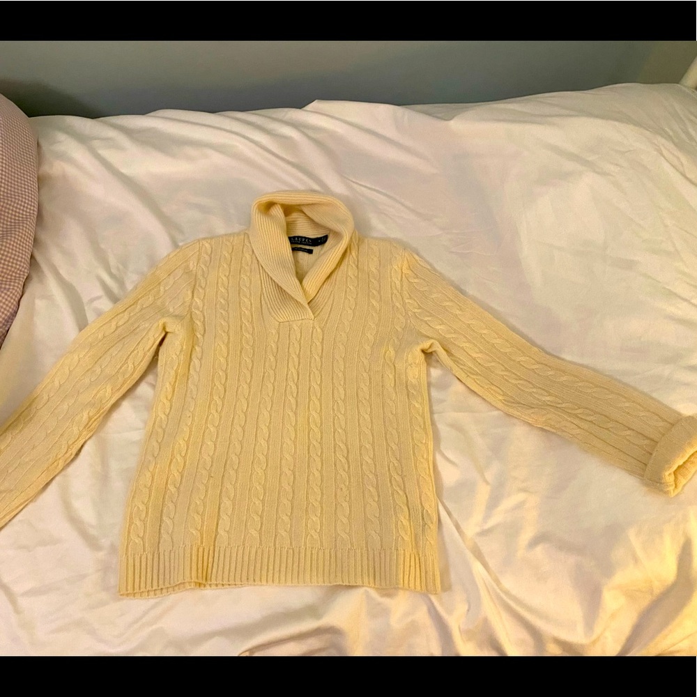 Cashmere Ralph Lauren cowl neck, cableknit pullover in great condition 🌬